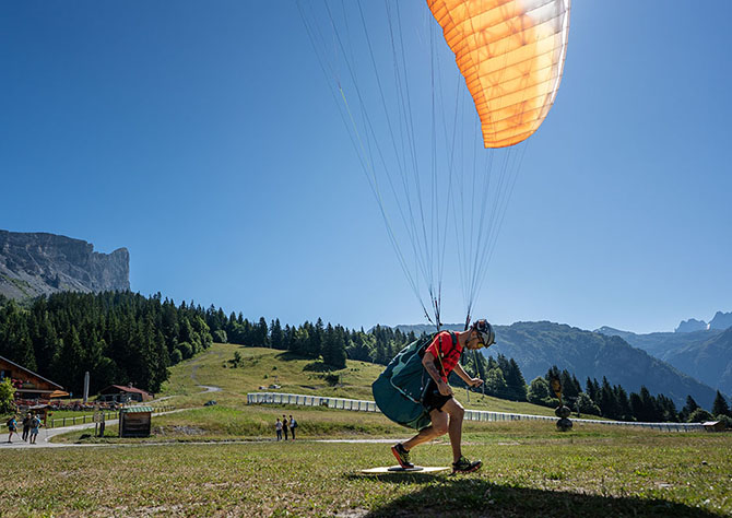 Station Passy Plaine-Joux, hiver comme été, parapente
