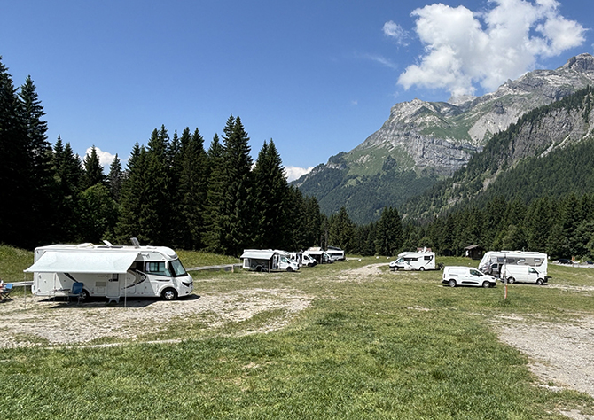 Station Passy Plaine-Joux, hiver comme été, aire naturelle camping